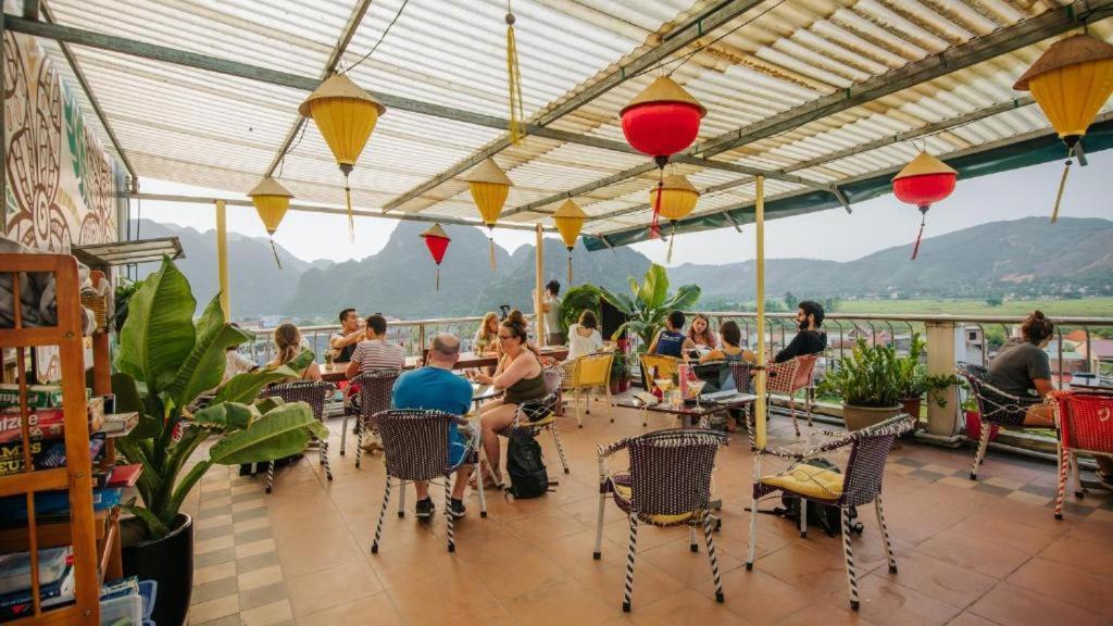 Phong Nha Jasmine Hostel & Roof Top Bar Exterior photo
